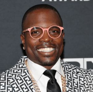 Chelsea's Surprise Move: A New Attacker on the Horizon? 2 Bishop Lamor Whitehead was arrested for fraud and extortion